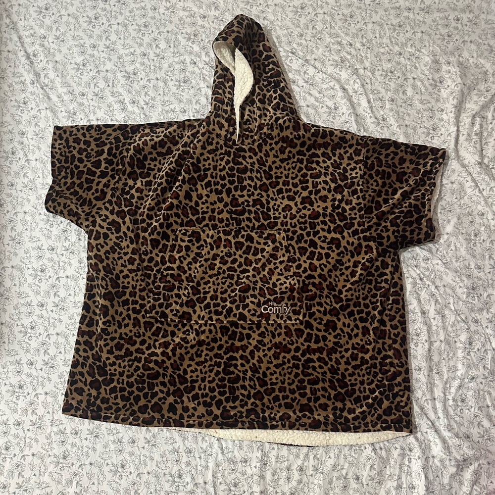 Leopard Print Comfy Wearable Blanket